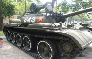 統一会堂の戦車