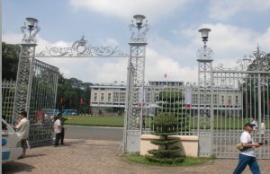 統一会堂の正門